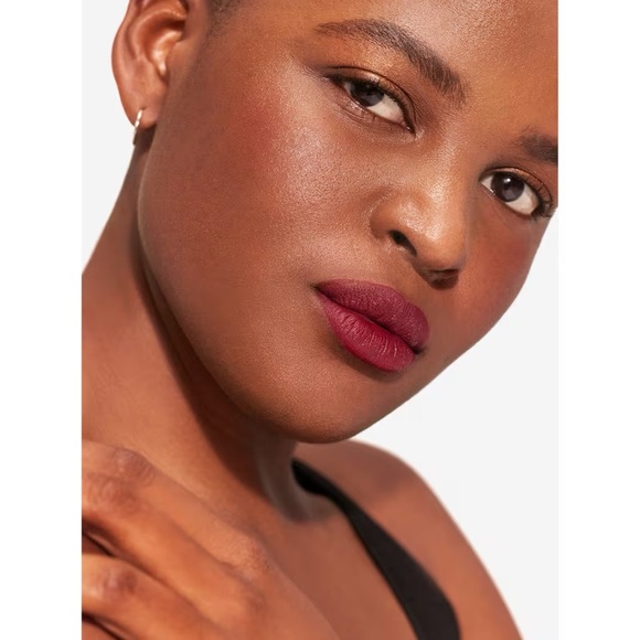 Beautycounter ‘Powerful’ Statement Maker Satin Lipstick - Picture 5 of 8